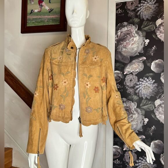 New FREE PEOPLE
Honeybuzz Suede Moto Jacket
From Bali - Picture 7 of 9